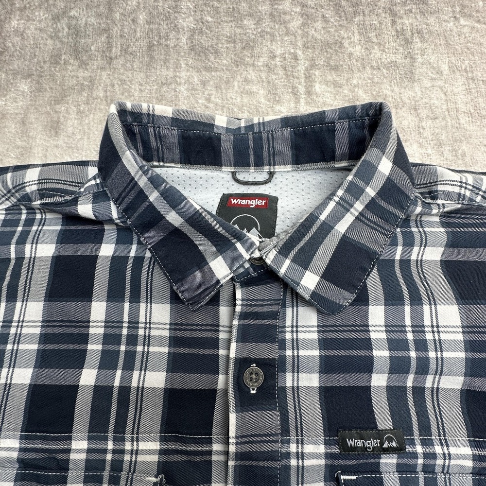Wrangler Shirt Mens XL Blue Plaid Short Sleeve Button Up Vented Outdoor‎ Hiking - Picture 4 of 13